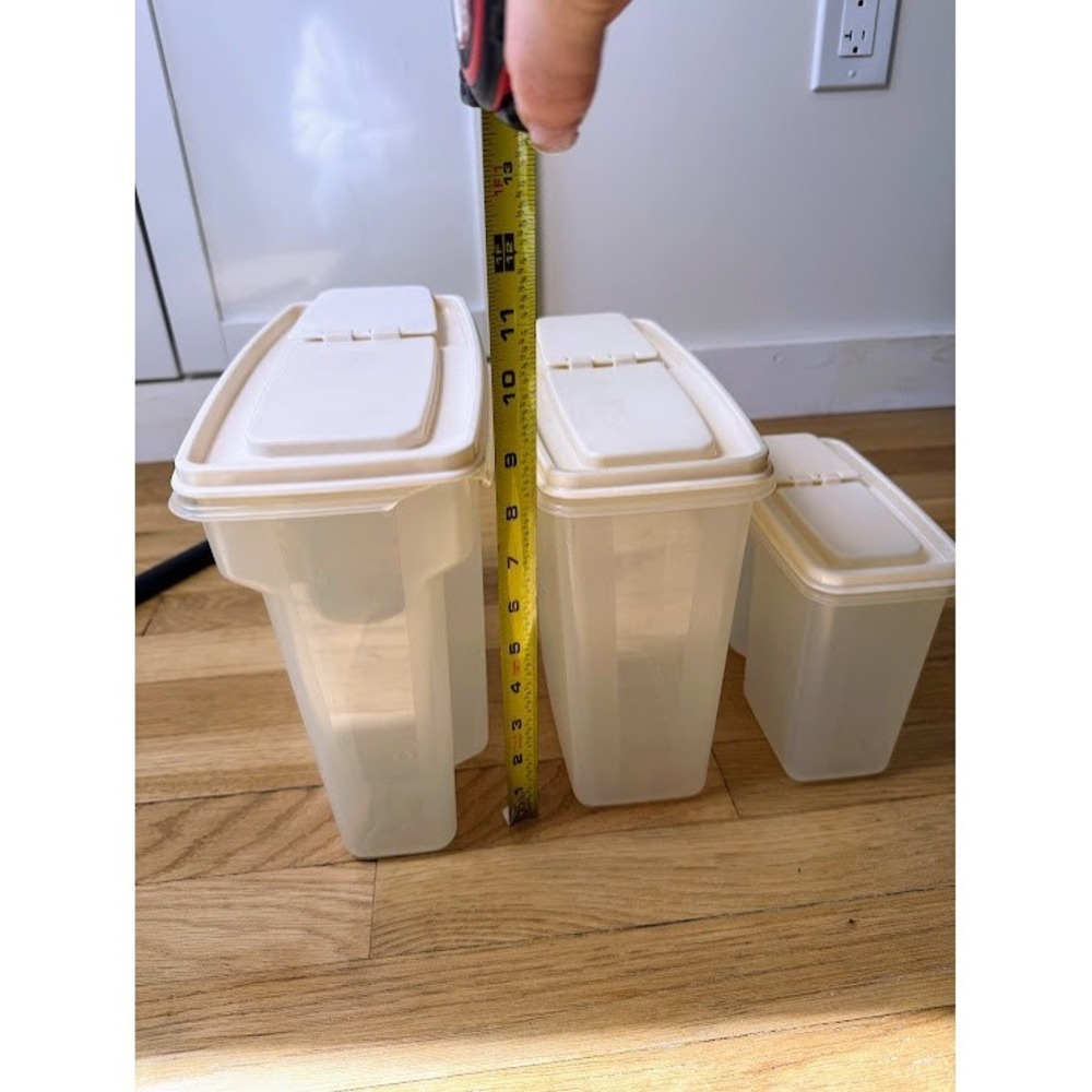 VTG RUBBERMAID SERVIN SAVERS - 21 - 13 - 4 CUP - CEREAL KEEPERS - ALMOND LIDS - Picture 13 of 14